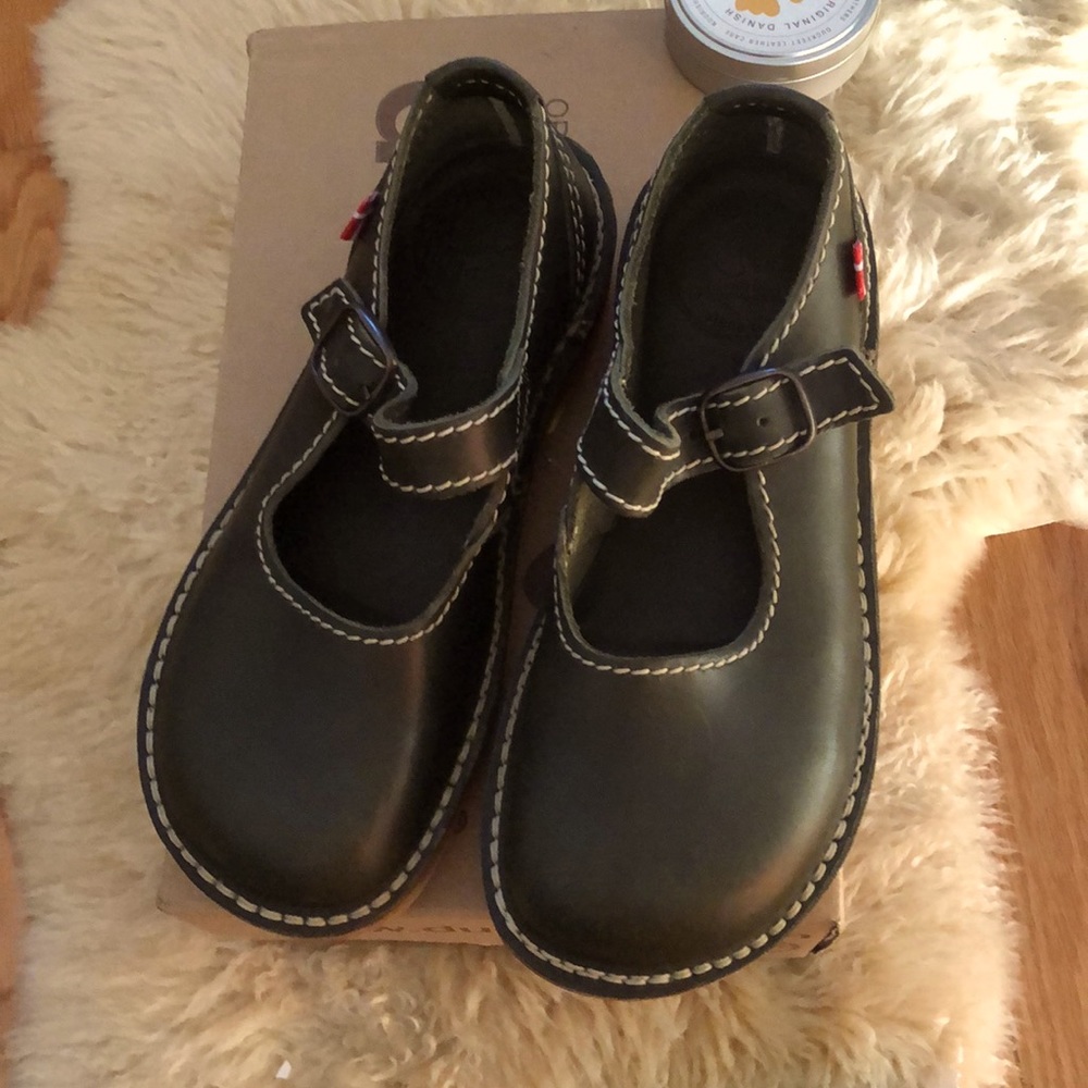 Brand new duck feet Himmerland olive green shoes